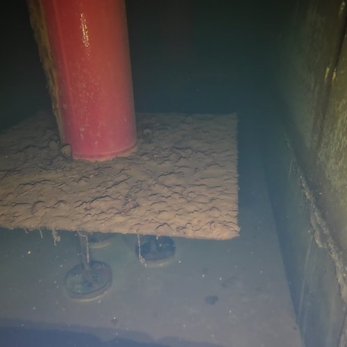 Sprinklertank-Inspektion: Betontank, 20 Jahre – Inspektion Stutzen Kalkablagerungen Bodensicht