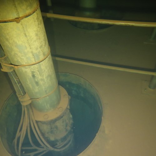 Sprinklertank-Inspektion: Betontank, 30 Jahre – Rohrschelle Sedimente Bodensicht Tankinspektion